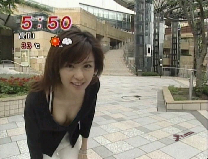 芸能人胸チラ-3