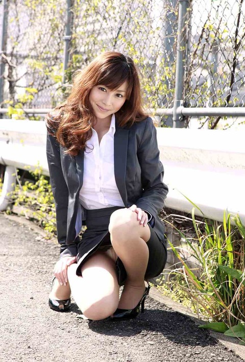 制服姿のOLさんのエロ-3