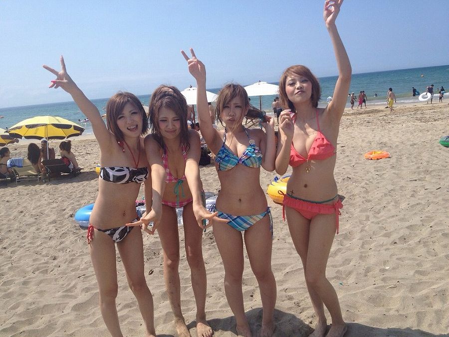 エロビキニの痴女-7