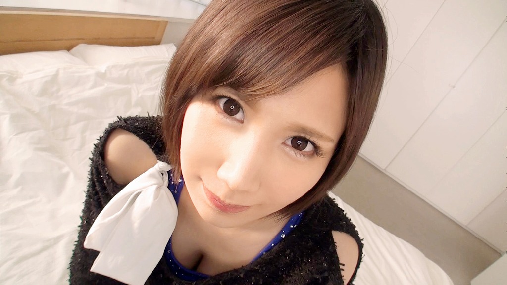 ショートカットの巨乳-12