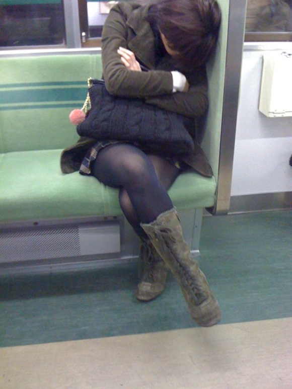 電車内パンチラ盗撮-4