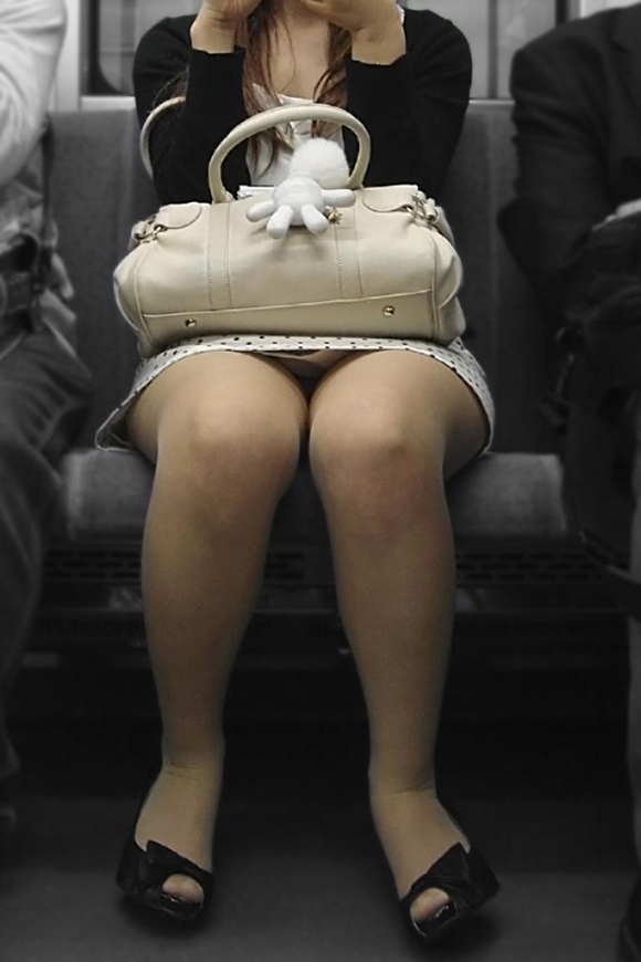 素人電車内パンチラ-10