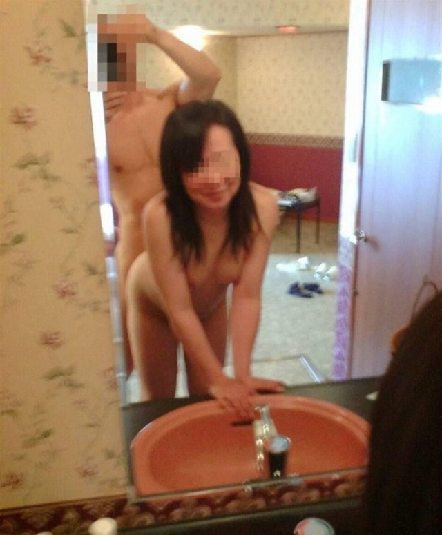 トイレで素人ハメ撮り-10