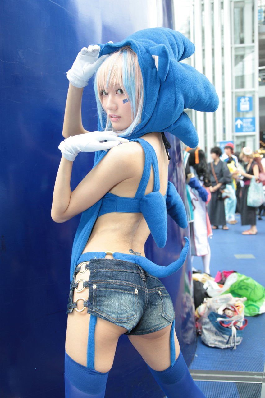 露出狂の痴女コスプレイヤー-8