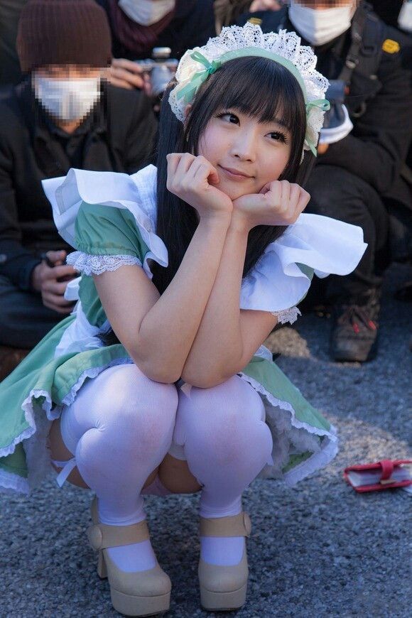 露出狂の痴女コスプレイヤー-15