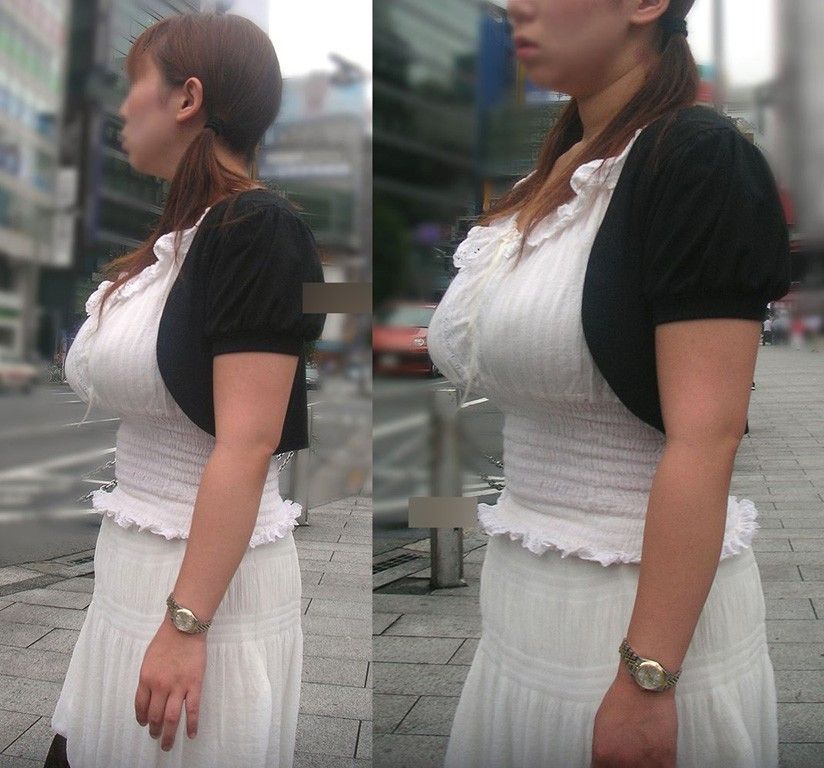 白い服で目立つ着衣おっぱい-13