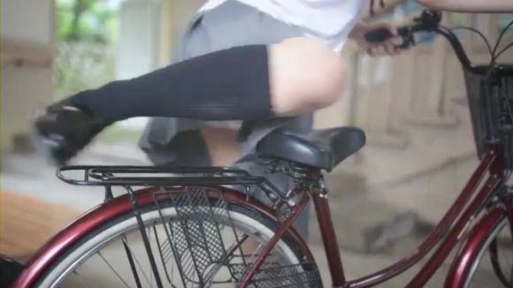 OLやJKの自転車パンチラ-5